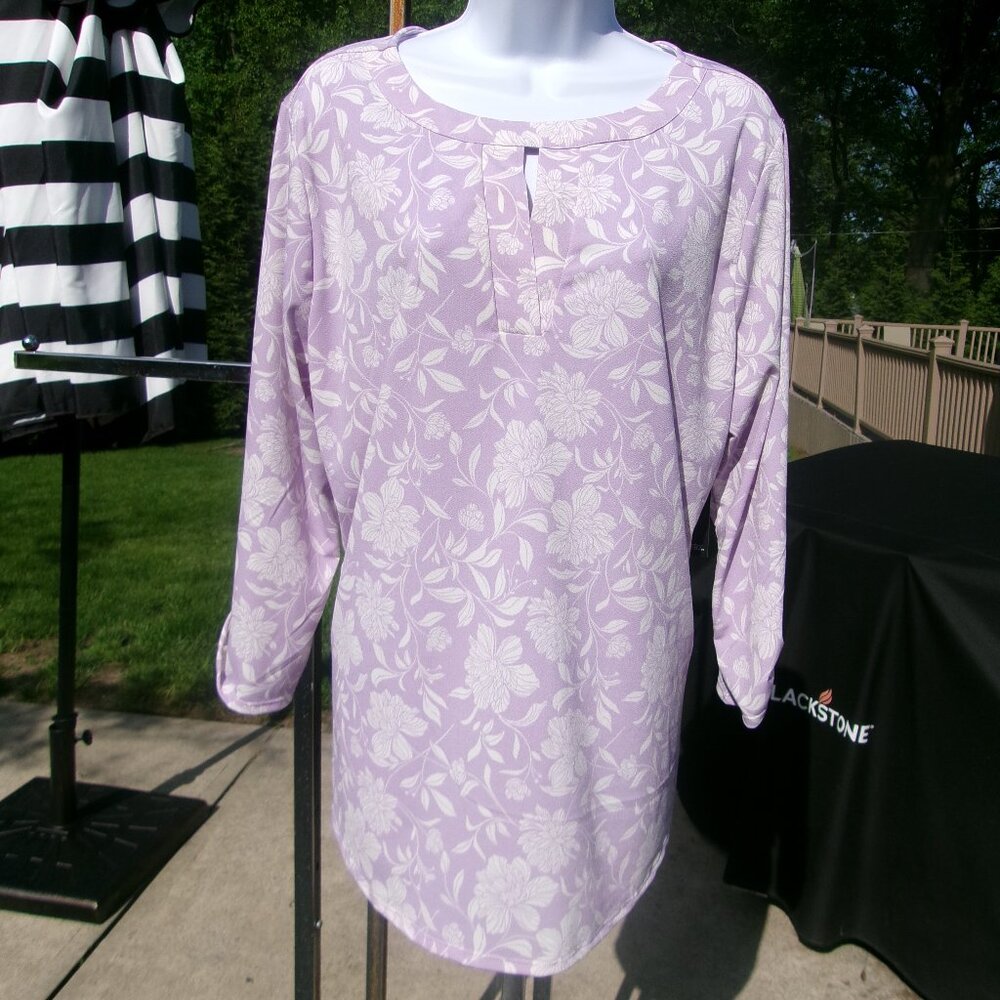NWT CURE LAVEDENDER&WHI TE FLORAL PRINT TOP 1XL
